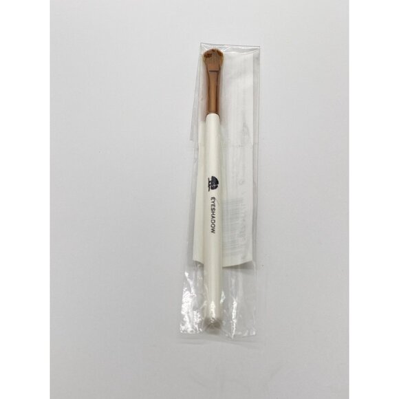 2 Origins Eyeshadow Placement Brush - Picture 2 of 4